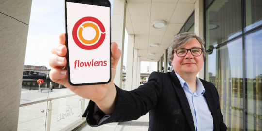 Richard Dale with his Flowlens software system.